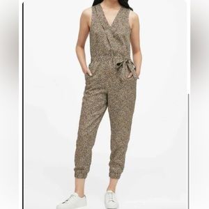 Banana Republic Leopard Print Wrap V-Neck Sleeveless Jumpsuit Size 2 NWT